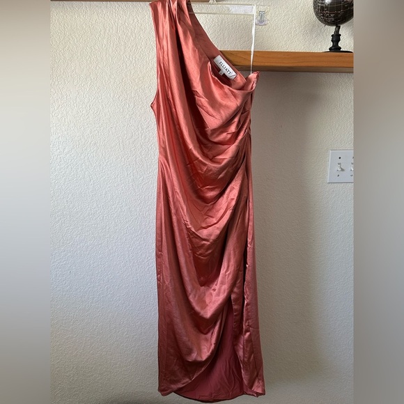 Elliatt Cassini Satin One-Shoulder Dress Large - Picture 5 of 10